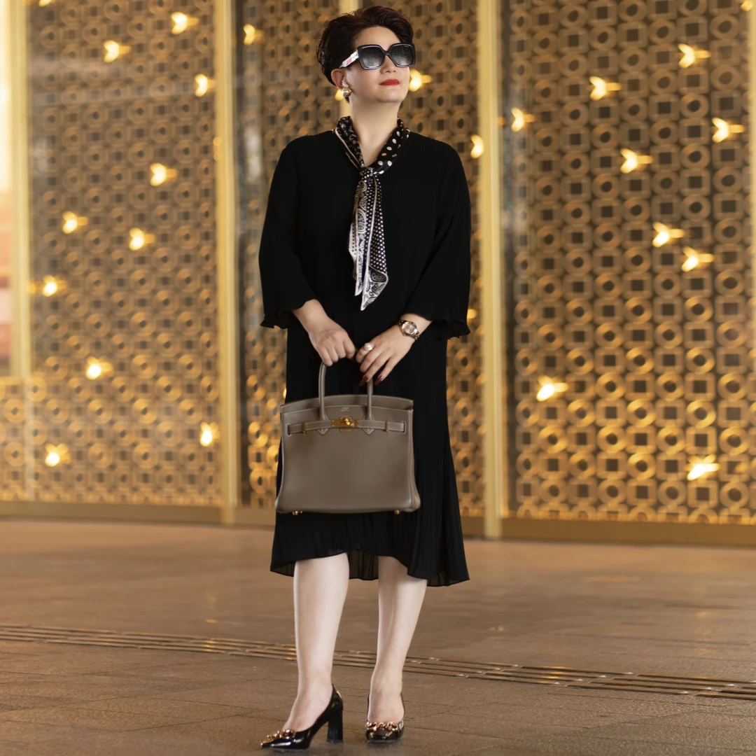 2025春秋季宽松女装裙子法式丝巾贵气典雅压褶黑色连衣裙0174-1