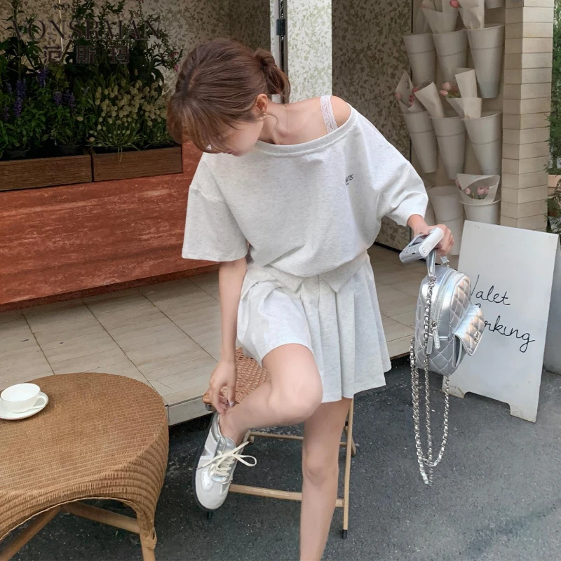 灰色可盐可甜减龄套装裙女小个子2025夏新款露肩上衣百褶裙两件套