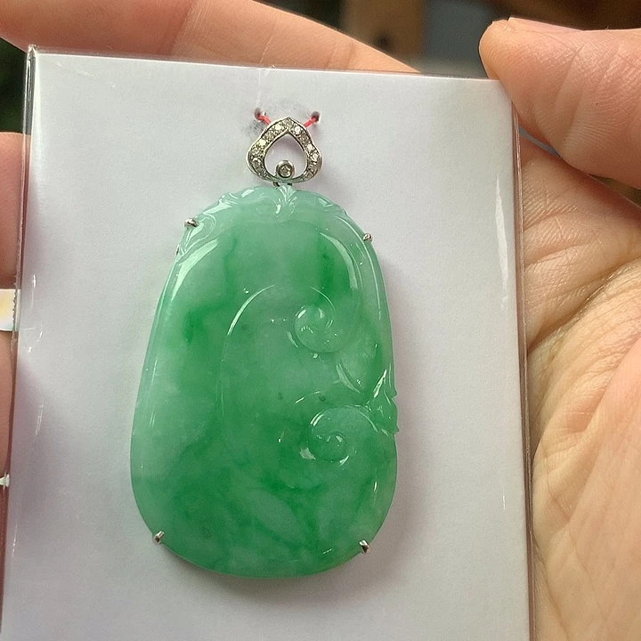 翡翠18K金镶嵌颈饰翡翠首饰