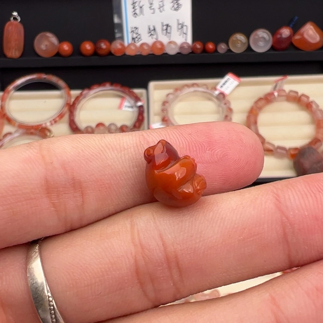南红玛瑙未镶嵌川料青蛙