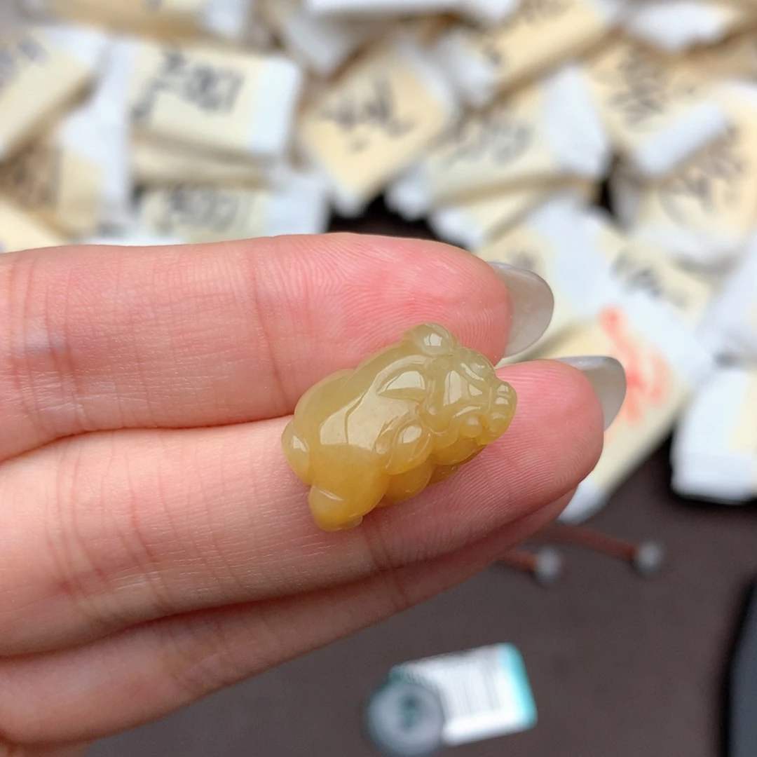 翡翠未镶嵌挂件一