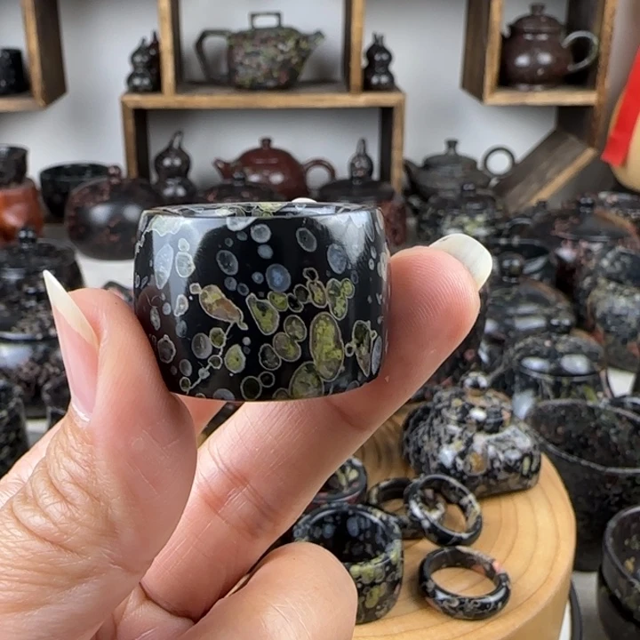 山**间梅花玉精品扳指茶周边