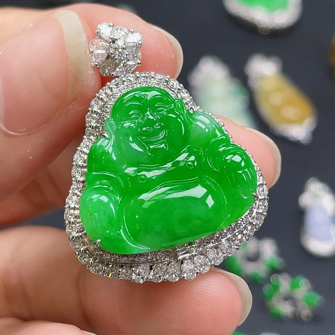 翡翠18K金镶嵌颈饰绿佛公