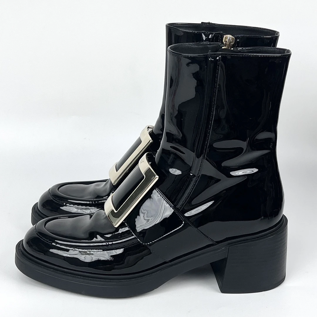 99新 Roger Vivier/罗杰·维威耶 37码 RV 黑色漆皮方扣靴子lm4119