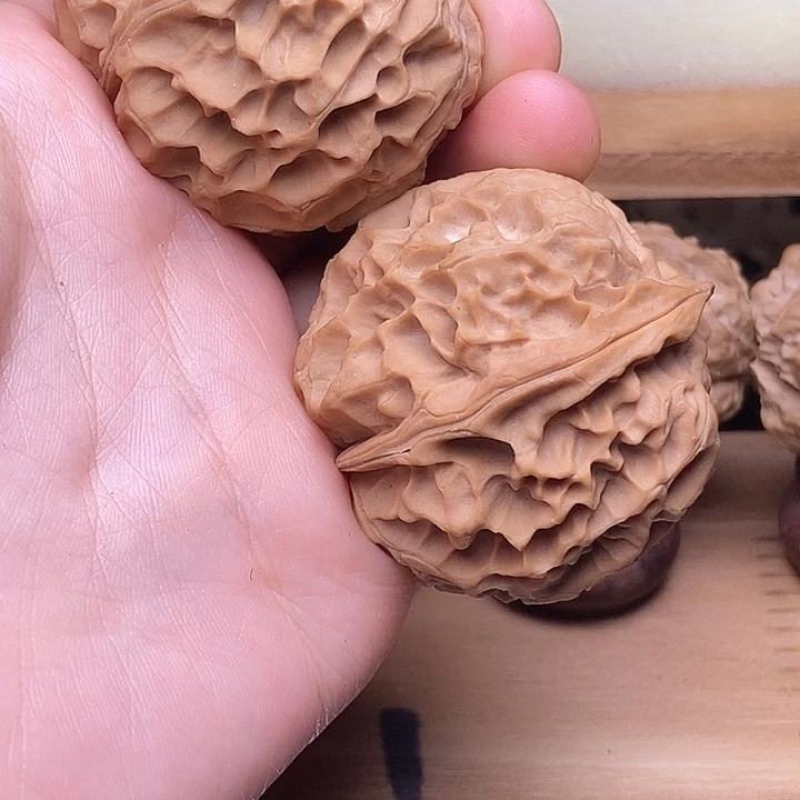 文玩核桃吊坠凤凰牡丹44mm