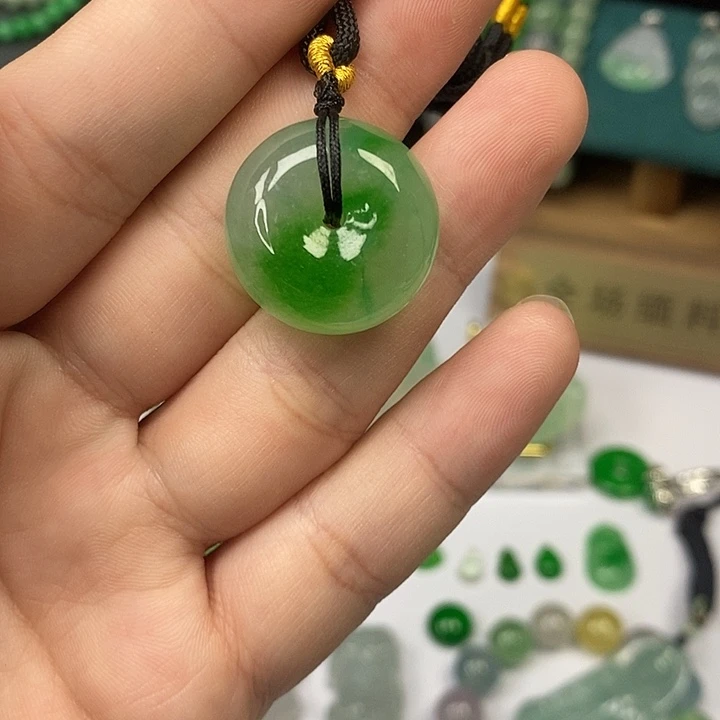 翡翠未镶嵌颈饰一物一拍