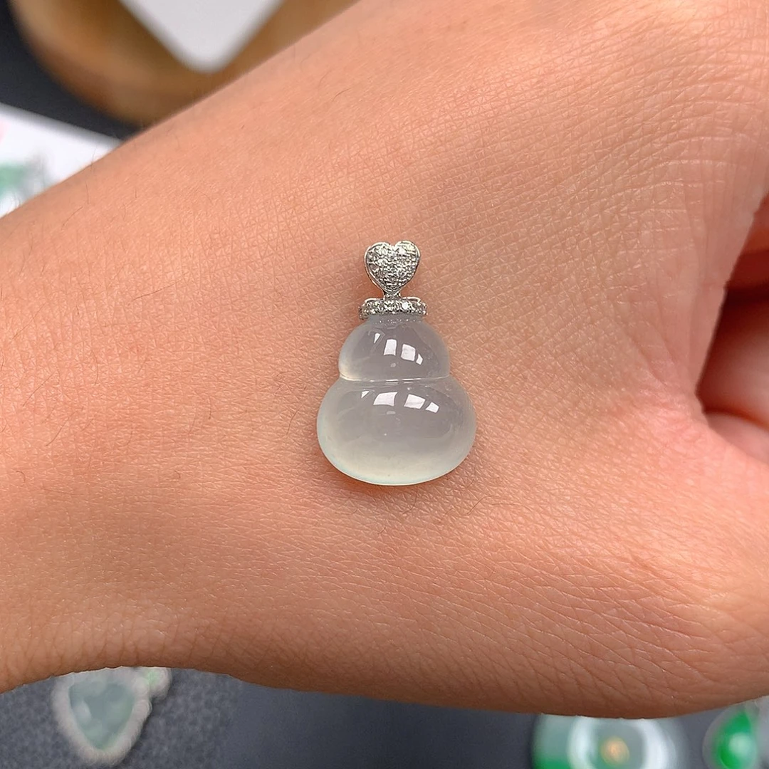 吊坠(赠链)18K金镶嵌翡翠?**L