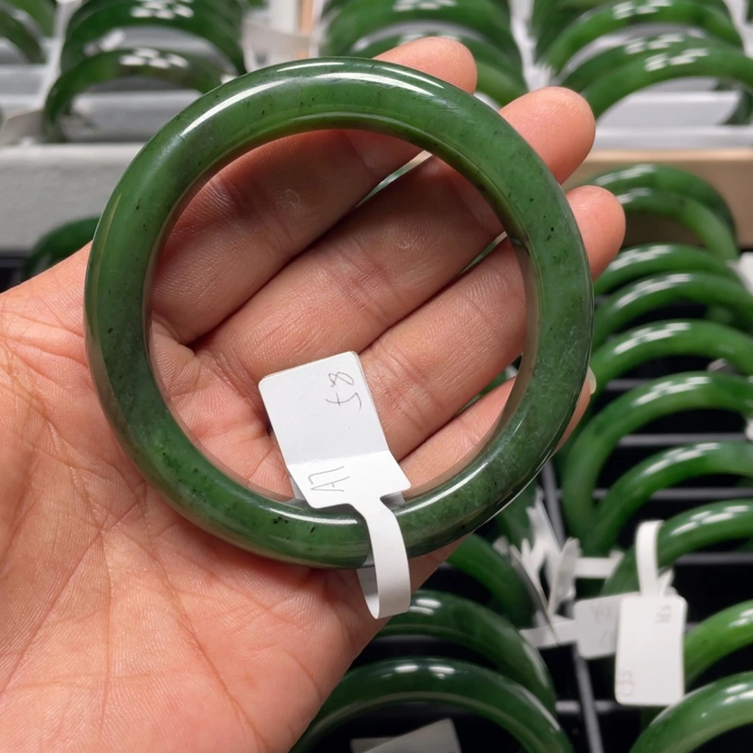 和田玉（碧玉）未镶嵌手镯