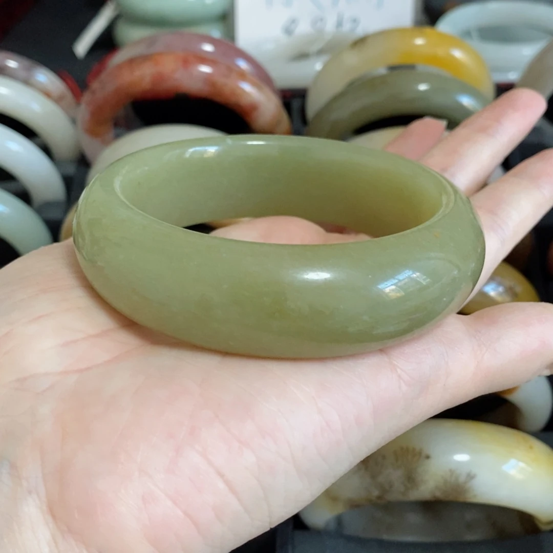 未镶嵌手镯石英质玉杨**媚