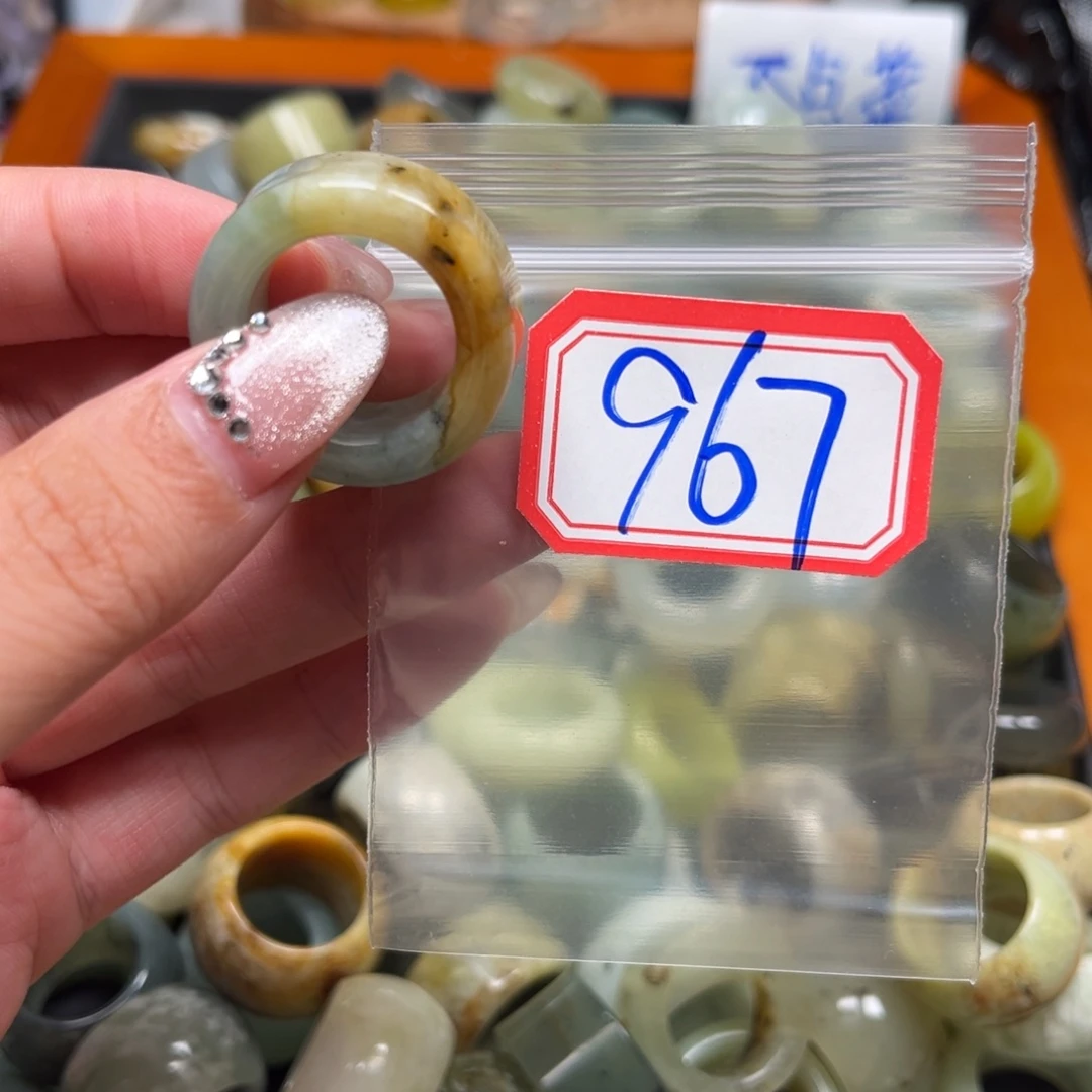 宇***敌蛇纹石玉未镶嵌珠宝奇石