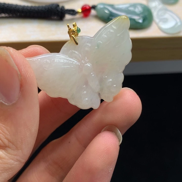 翡翠未镶嵌颈饰吊坠