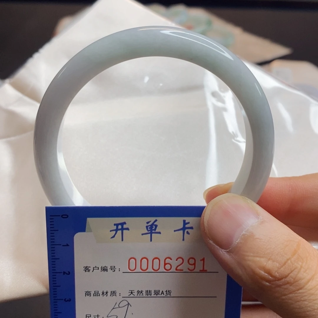 翡翠手镯未镶嵌翡翠