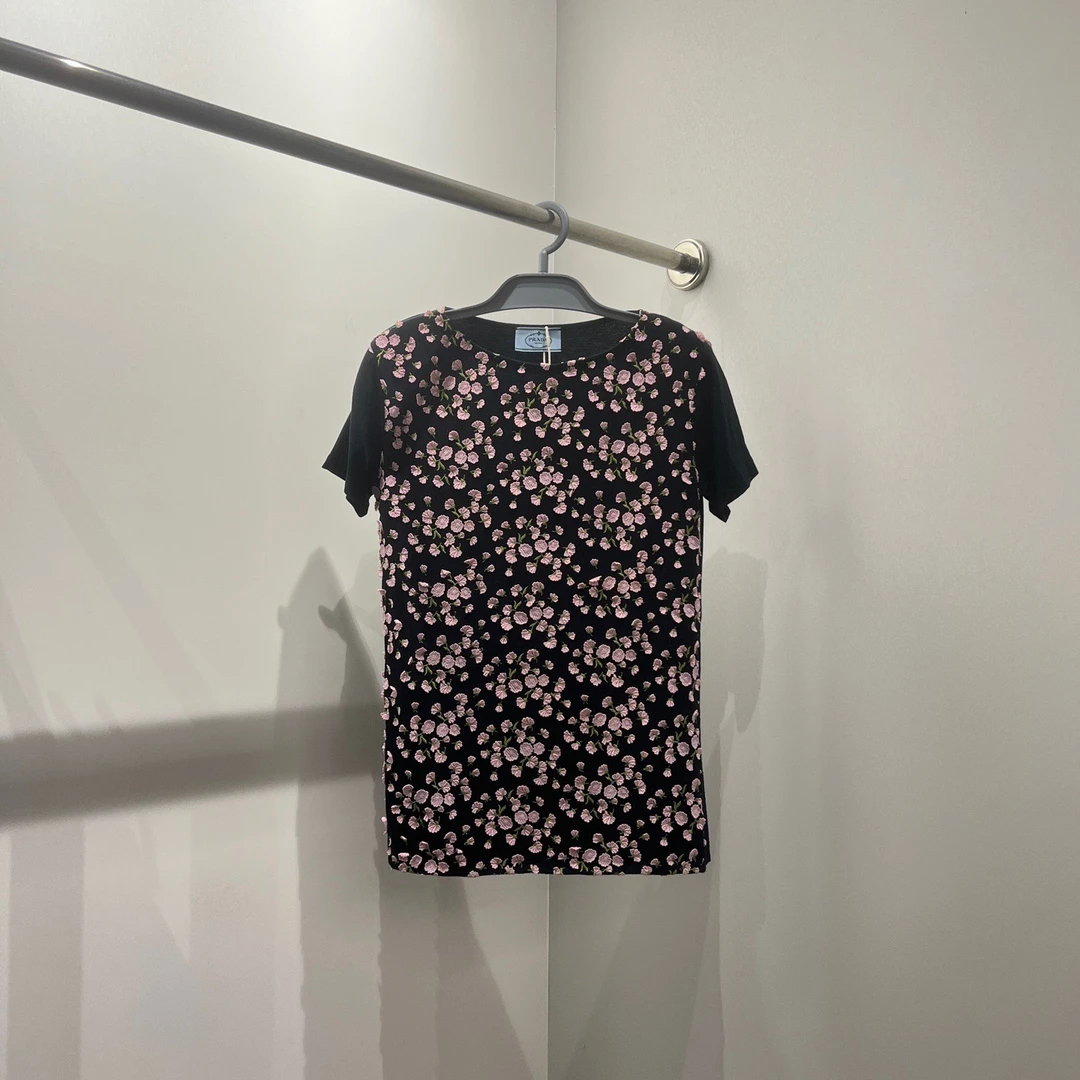 99新 Prada/普拉达 bb354 花朵刺绣短袖 xs码 棉
