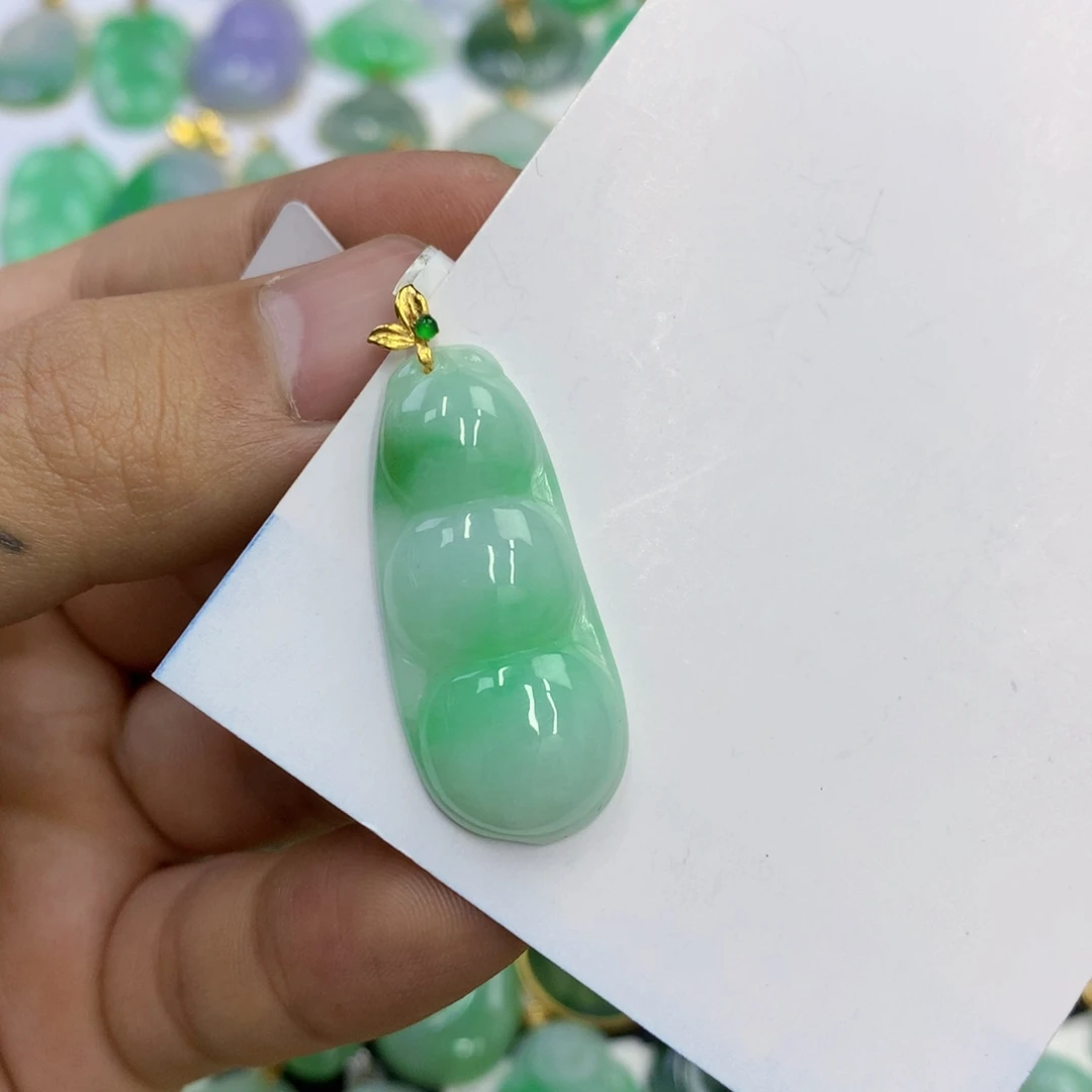 翡翠18K金镶嵌颈饰翡翠