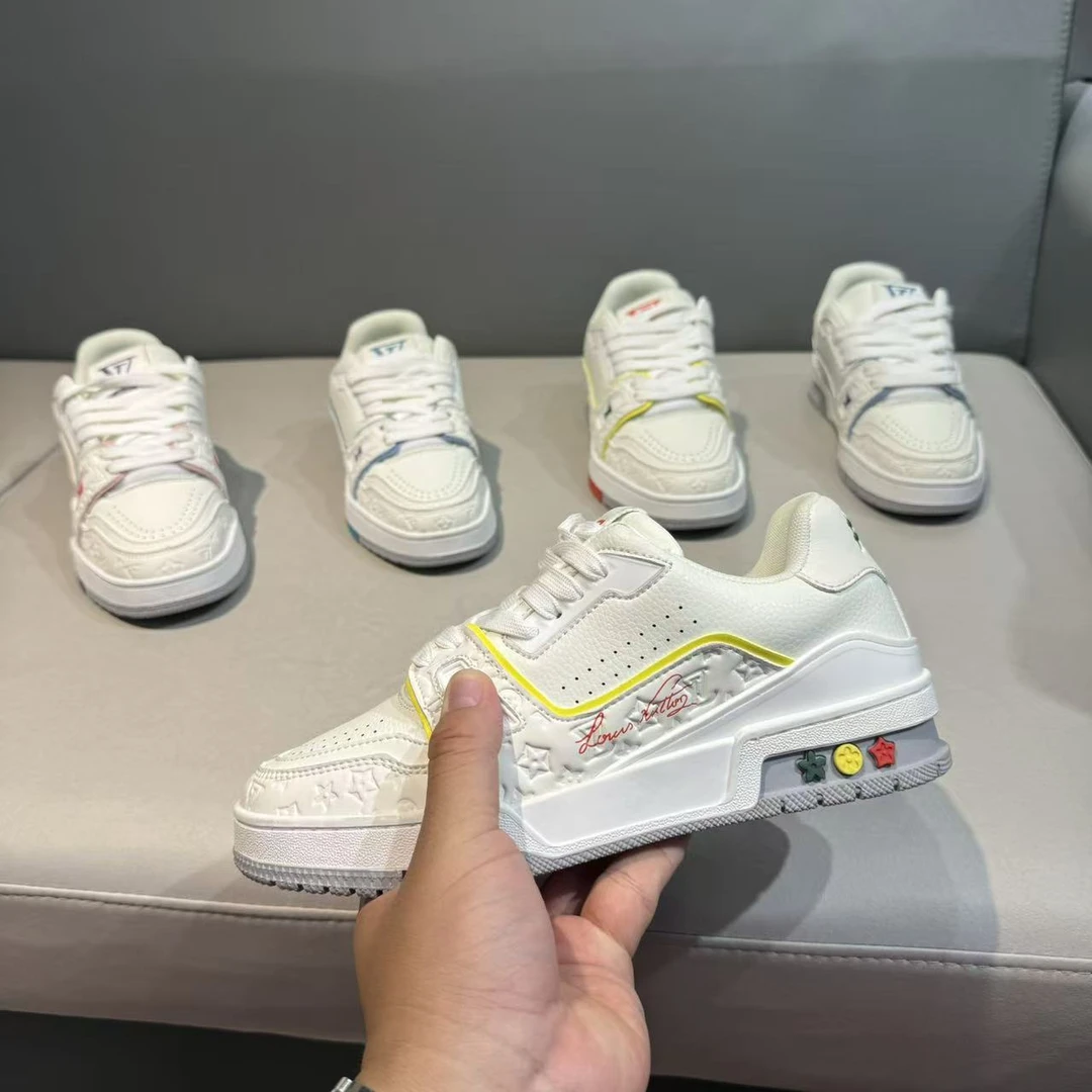 男士舒适透气情侣款百搭休闲时尚板鞋