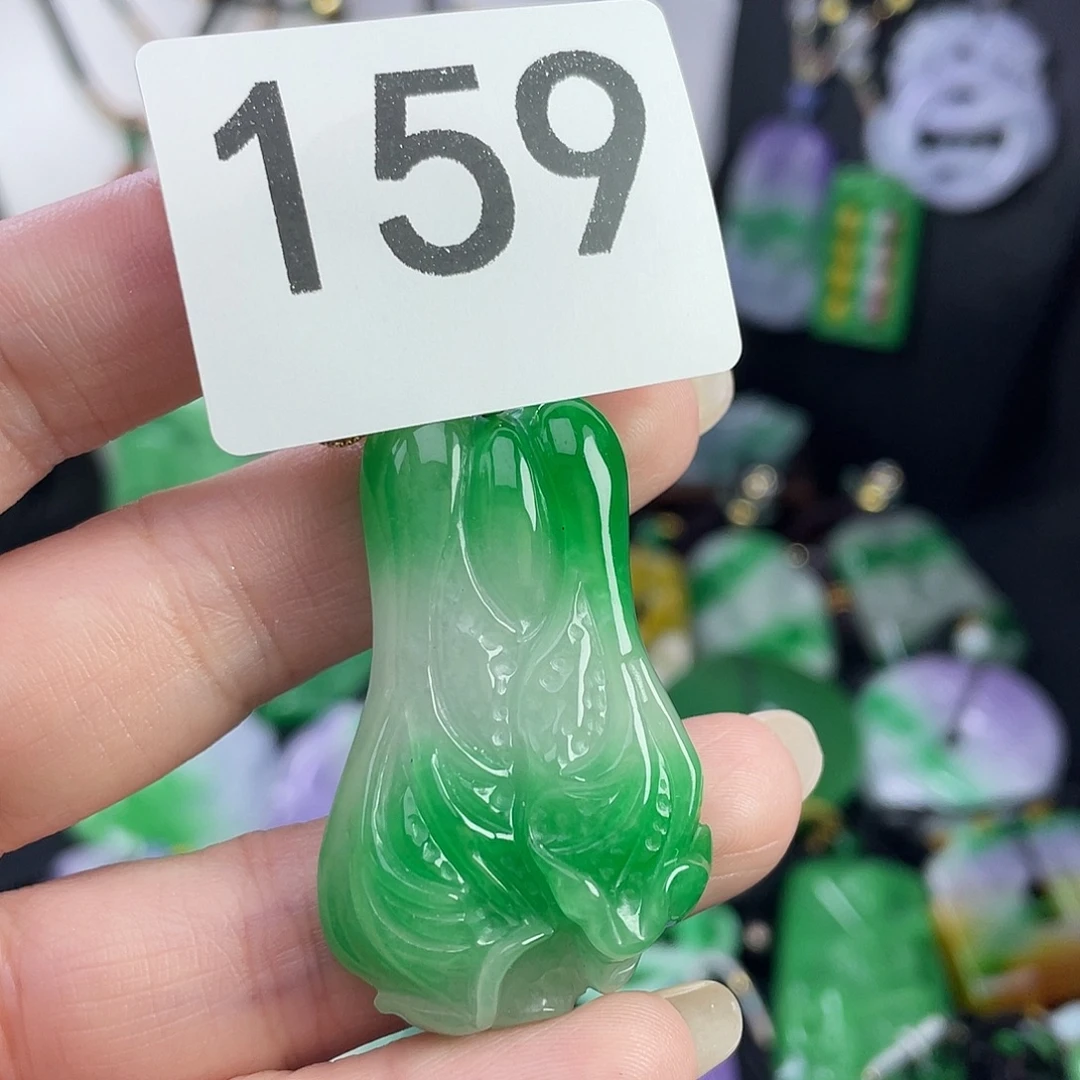 翡翠未镶嵌吊坠(赠链)