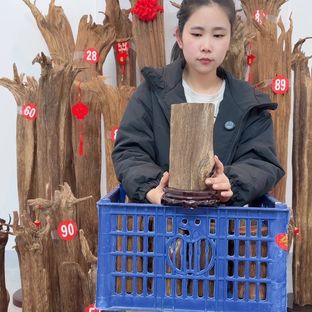 沉香碎屑沉香原材料