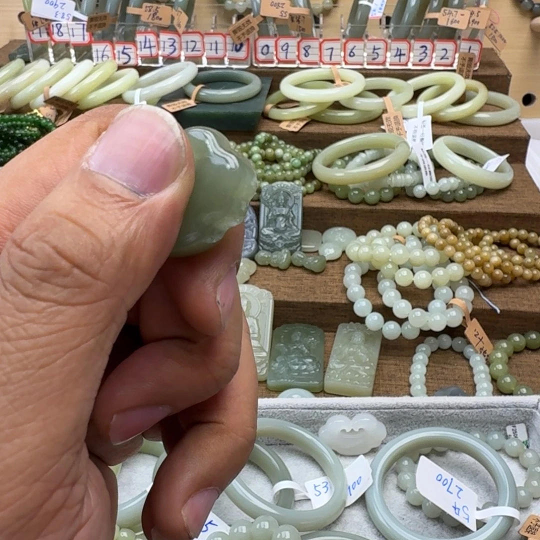 枫***笑和田玉未镶嵌手链