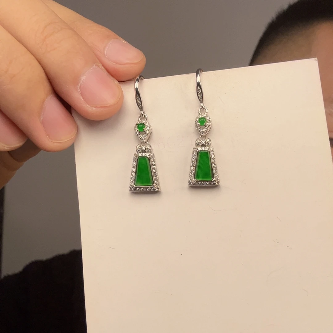 翡翠未镶嵌挂件一对