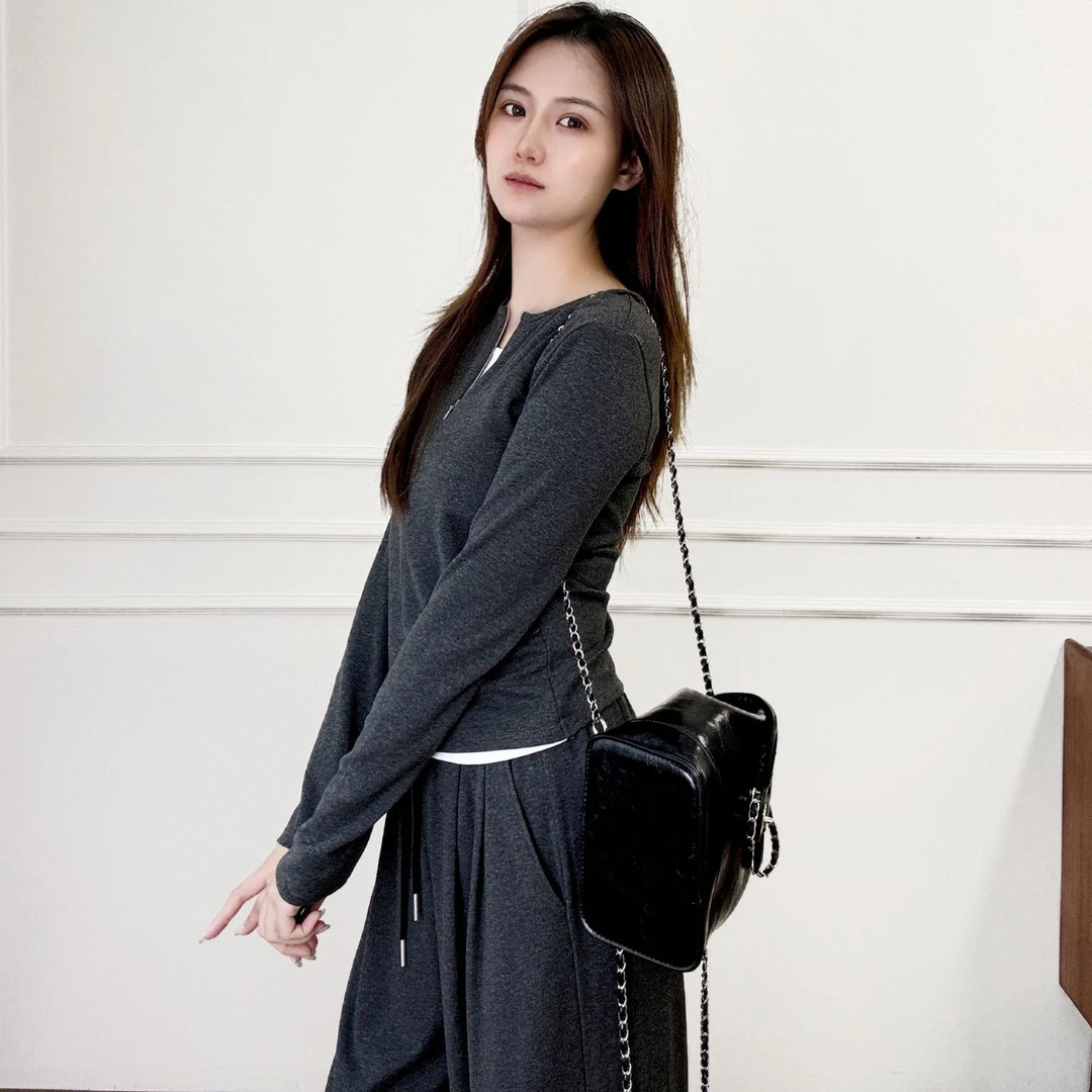 秋装新款V领卫衣休闲套装时尚洋气连帽长袖上衣时尚显瘦气质短款