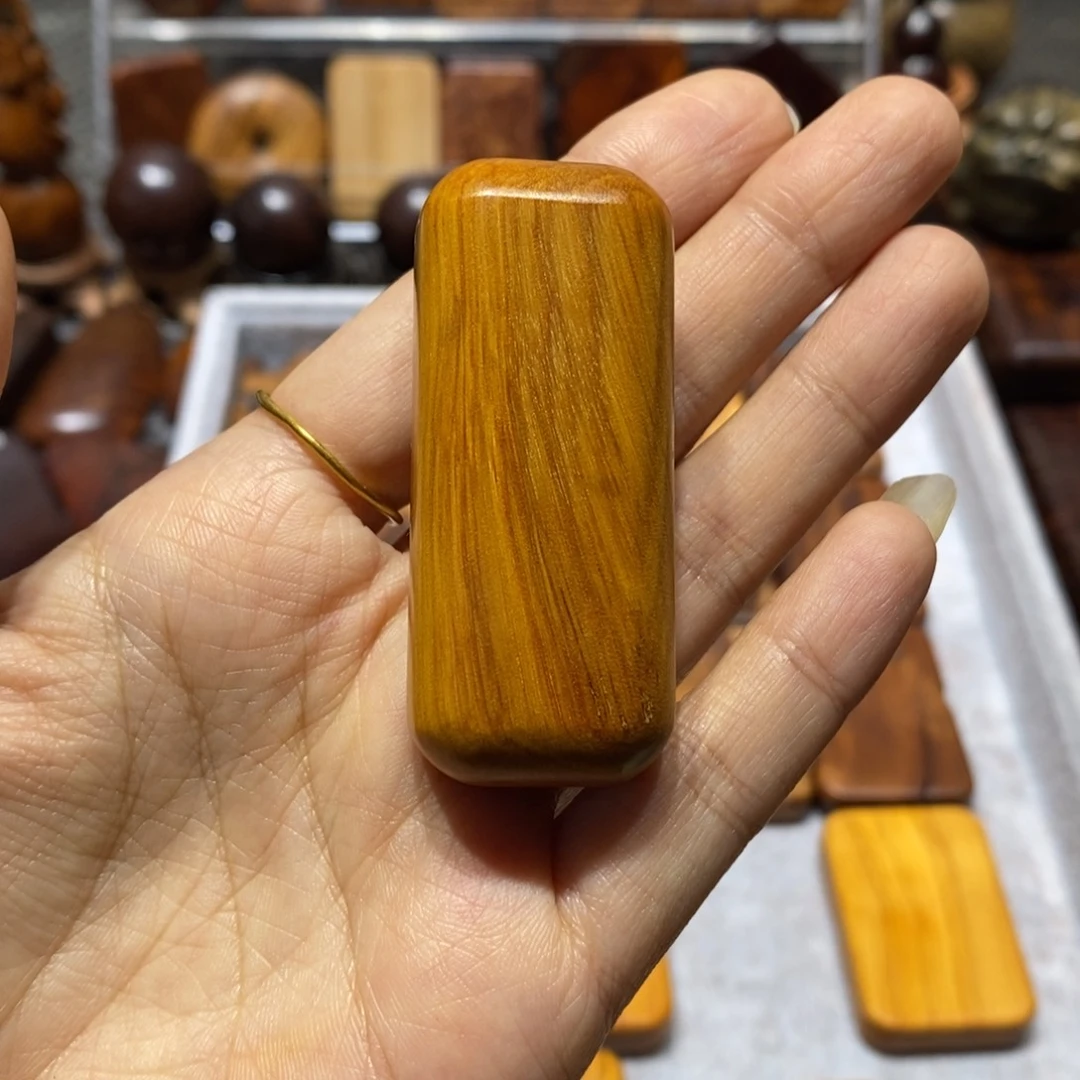 I***0木奶香黄檀木块一个