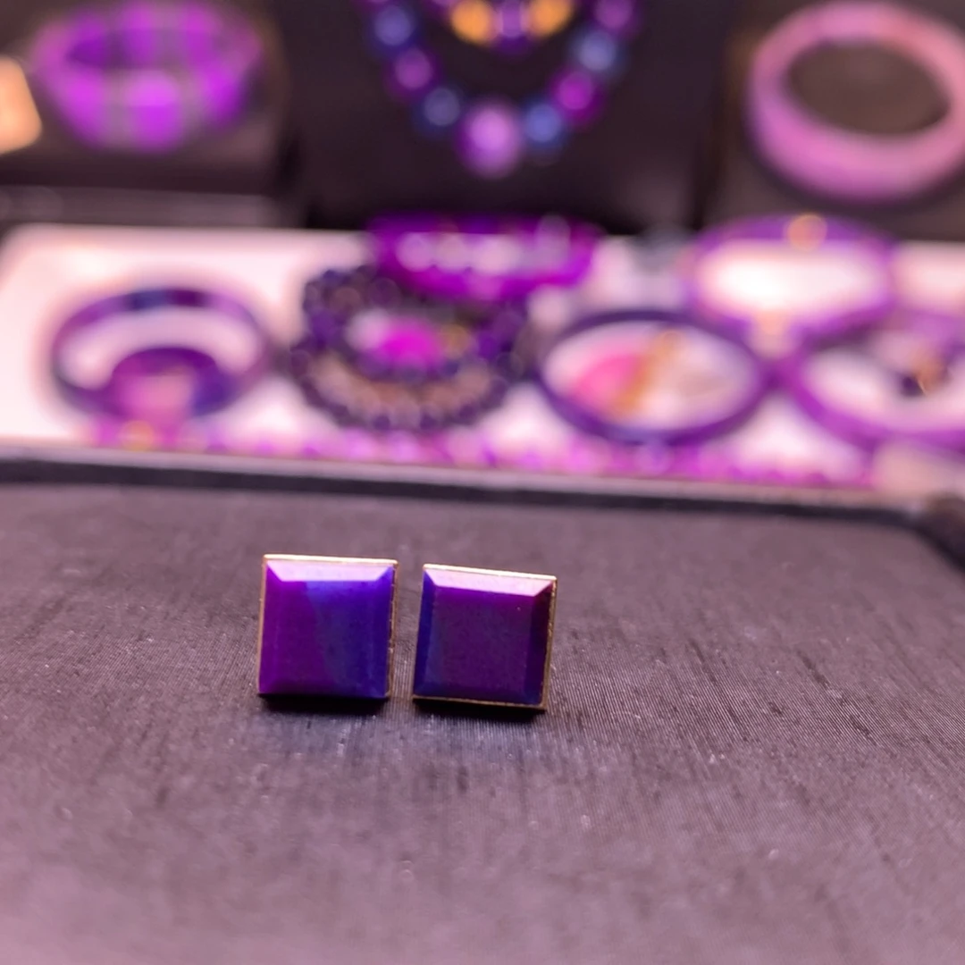 苏纪石（舒俱来）18K金镶嵌耳钉