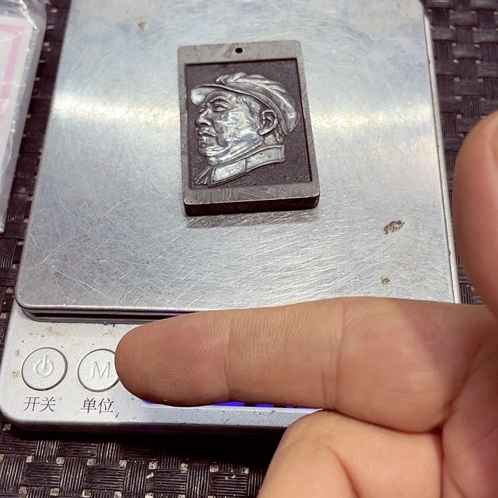 花岗石铁合金阿勒泰的牌子。