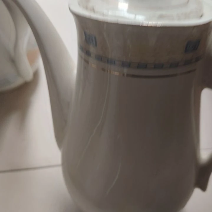 瓷片陶瓷盘子碗啥都有