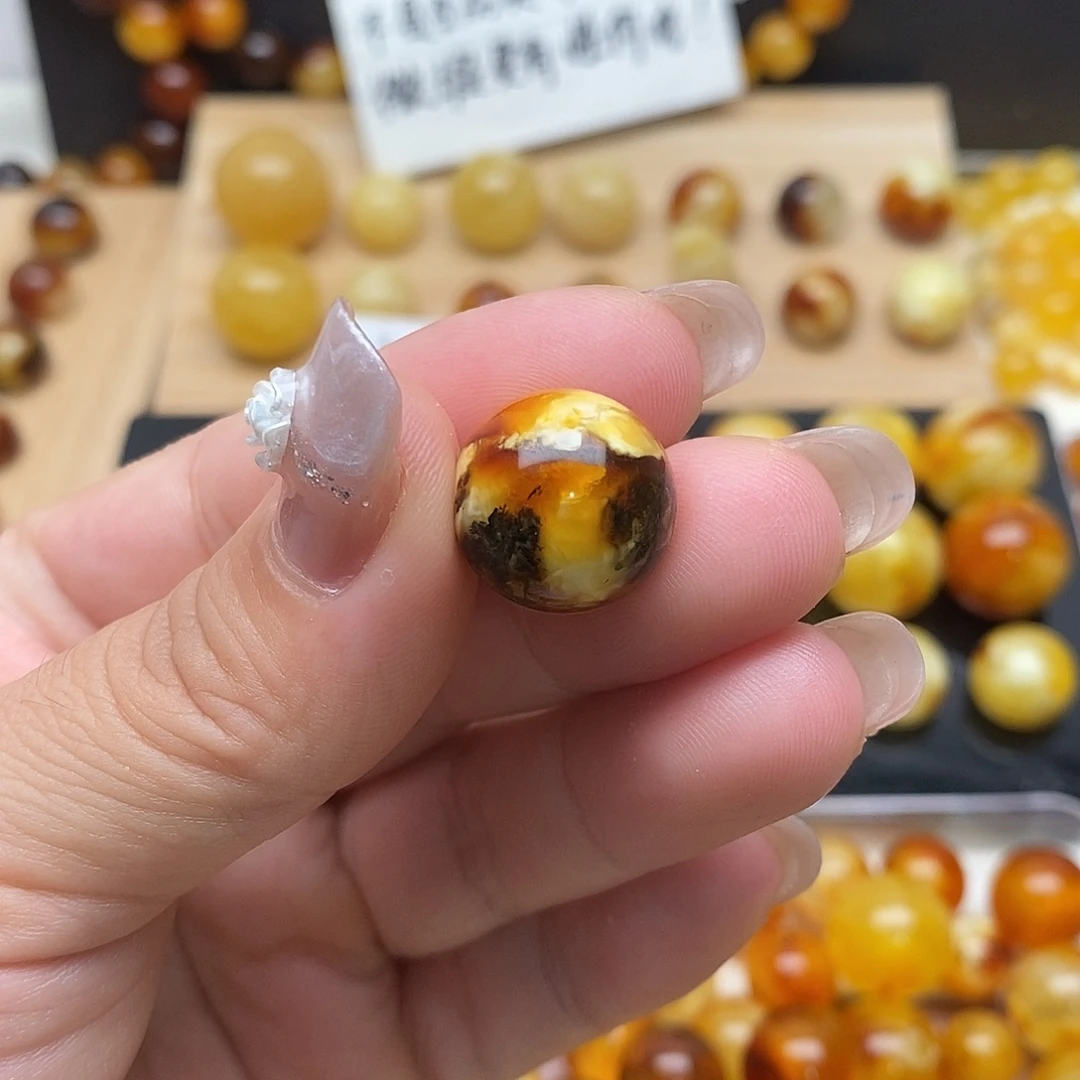 阿***阳裸石虫珀未镶嵌蜜蜡