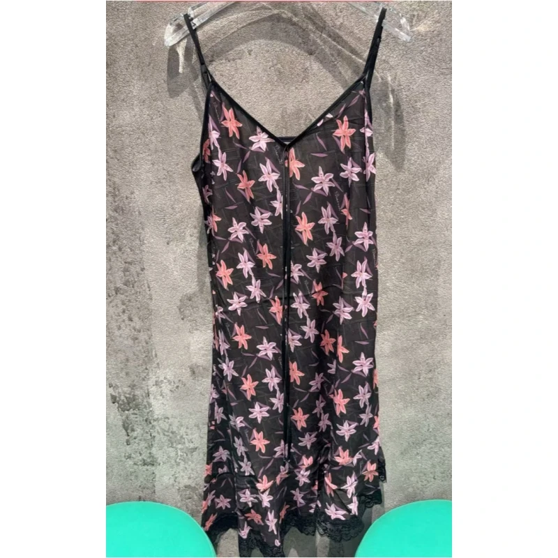 现货【十七度假风花花吊带裙】2025夏新品度假风蕾丝花边拼接连衣裙