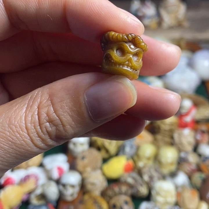 配饰驼骨雕刻一个出