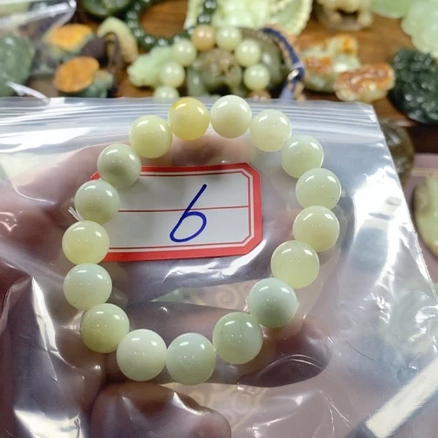 未镶嵌蛇纹石玉颈饰