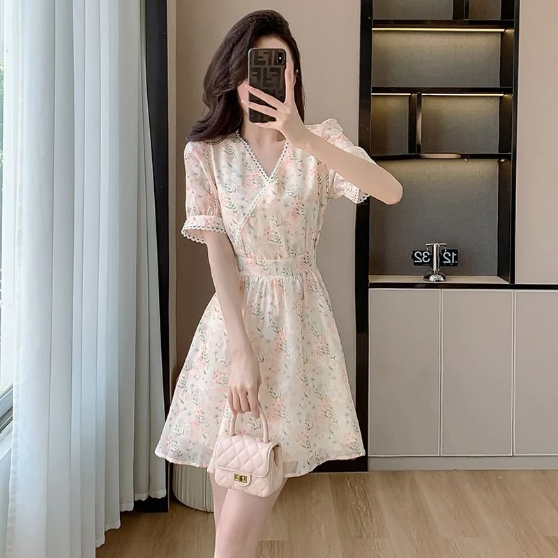 雪纺碎花连衣裙子短袖夏季2024年新款女装气质度假沙滩裙收腰显瘦