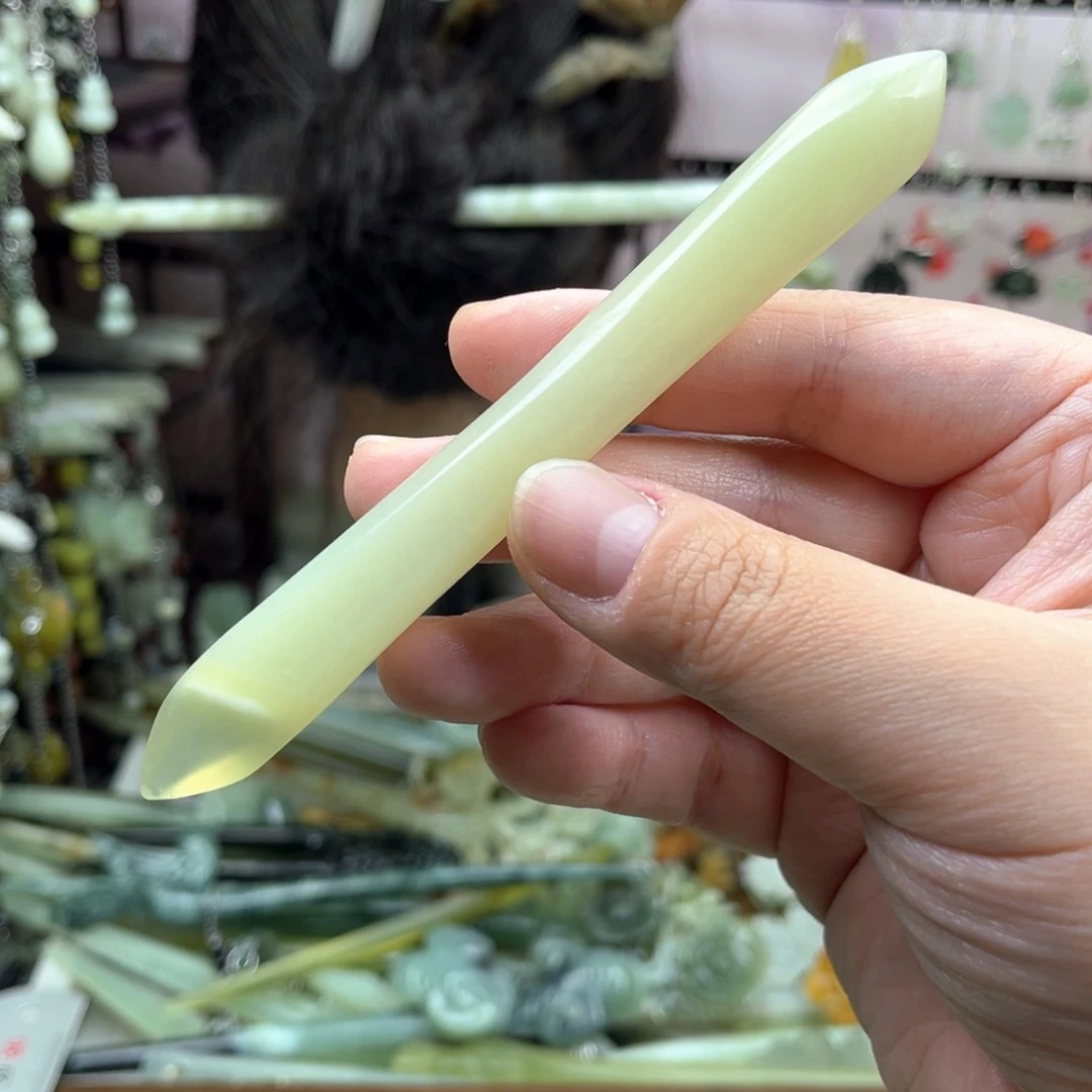 岫玉未镶嵌发饰长度13厘米左右，有工具印
