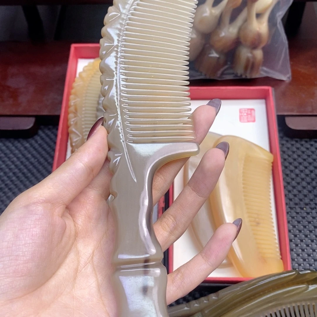 纯手工制作纯牛角梳子