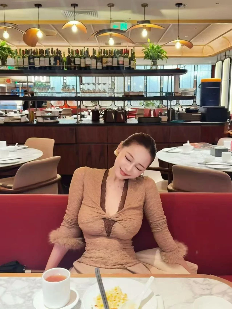 有竹专属】Jqwention 2025AW棕色蕾丝拼接打底