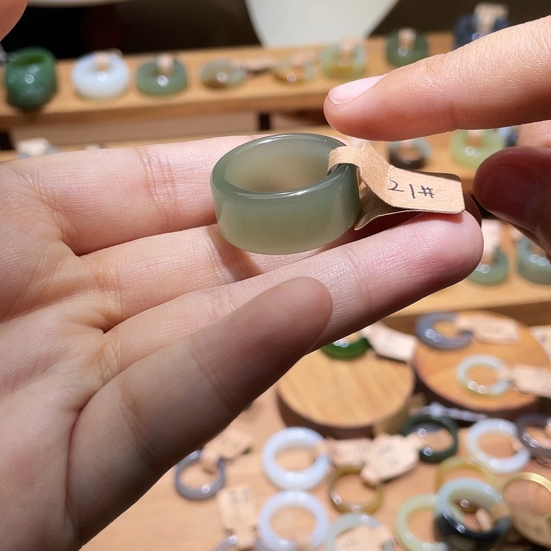 启***缘和田玉未镶嵌戒指19.6