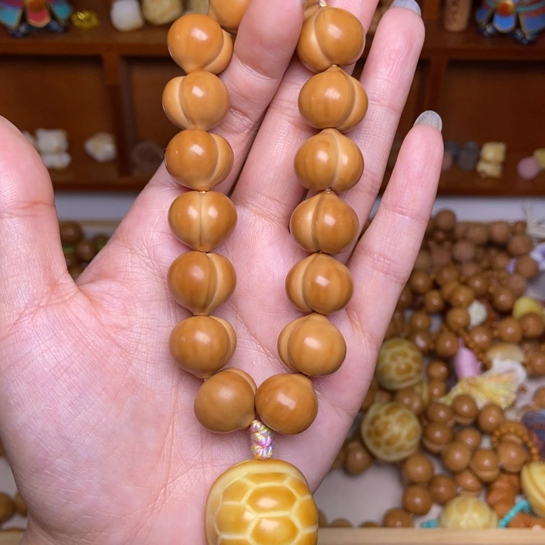 猴头核桃吊坠柯基高定屁桃➕富甲手持