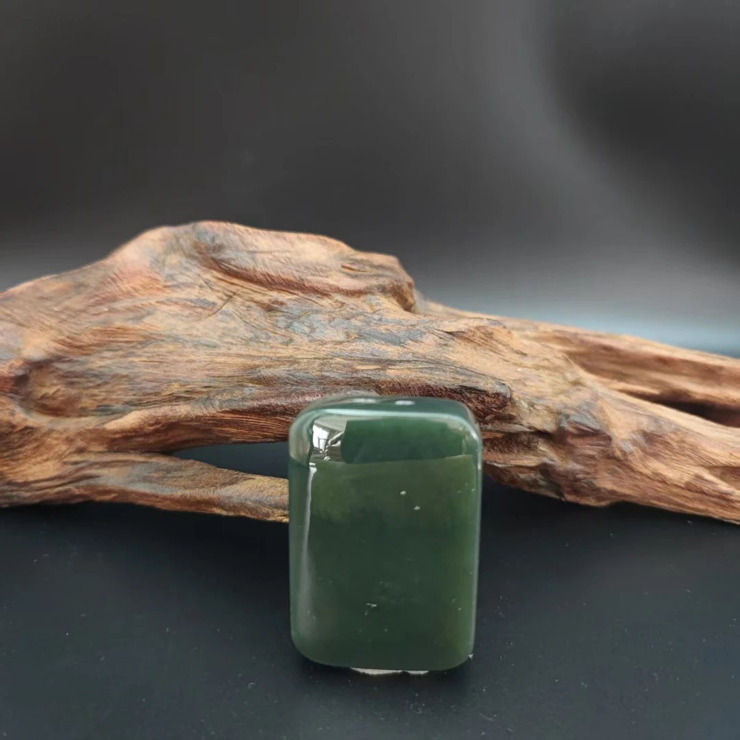 Q和田玉无事牌吊坠0243