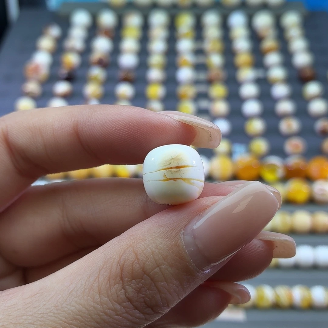 琥珀未镶嵌裸石13.5