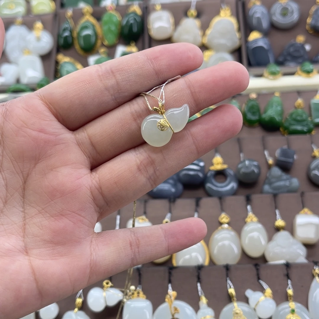 和田玉18K金镶嵌吊坠(赠链)