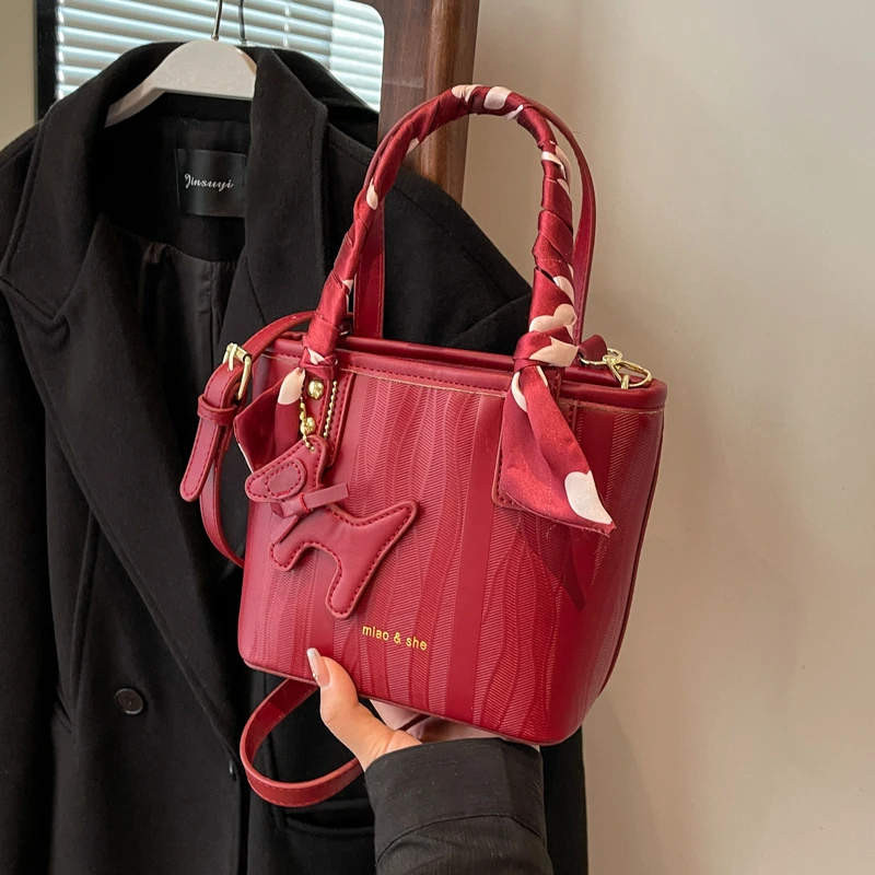 斜挎包肩包单肩款欧美复古夏季百搭防盗水桶包手拎包