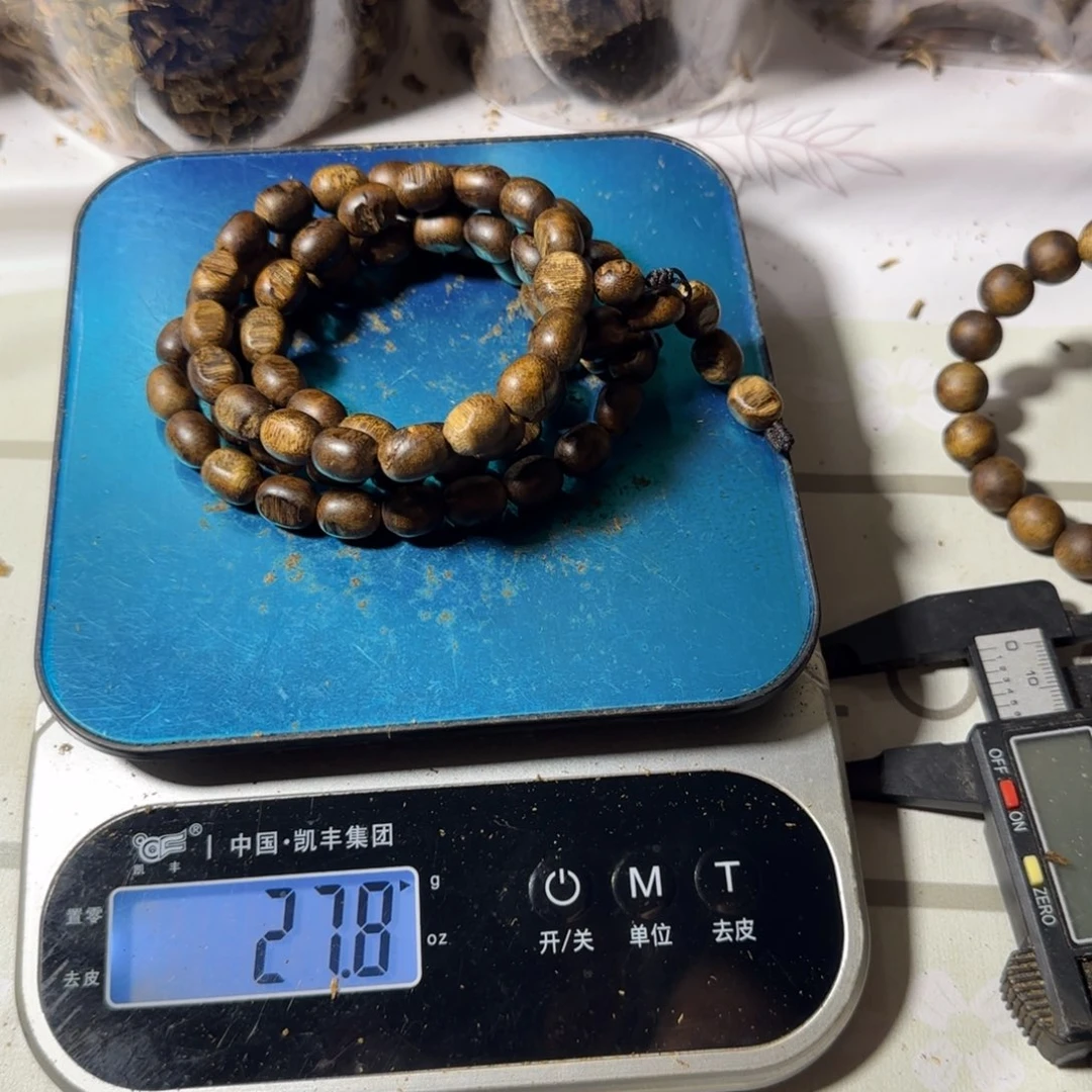 用***4沉香沉香碎屑透顶绿留疤卡0.9