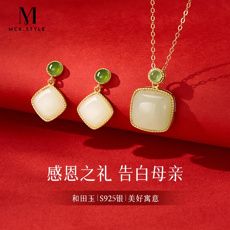 S925银和田玉小方糖项链轻奢设计感无事牌吊坠生日礼物送女友老婆
