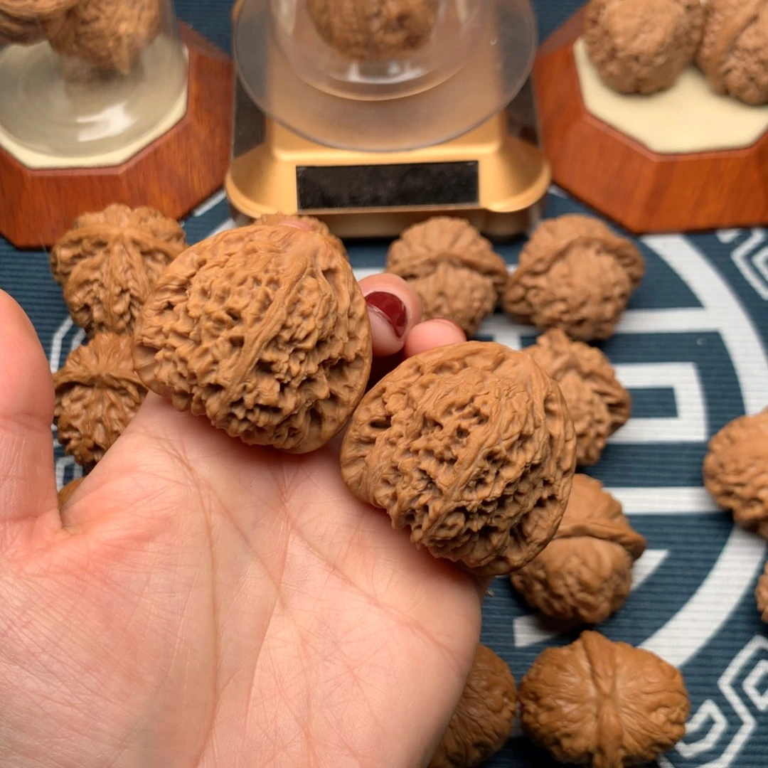 文玩核桃把件王*.南疆石