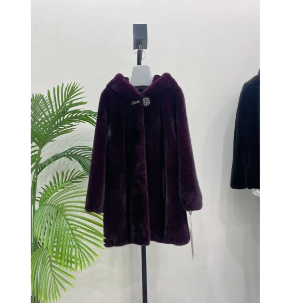 杨梅紫休闲直筒女士中长款进口水貂皮外套