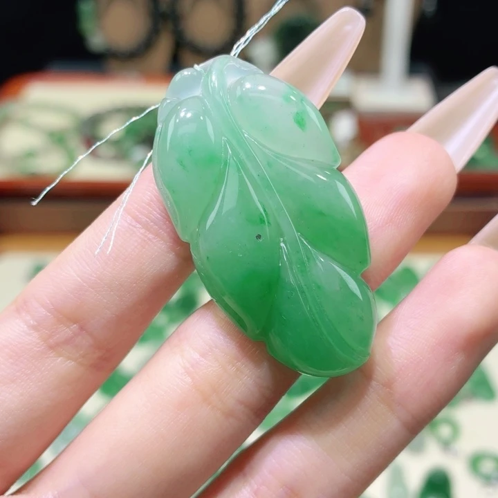 石英质玉（非洲翠）未镶嵌颈饰