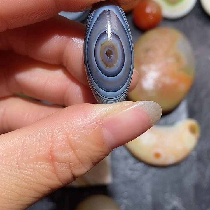 豆***粒玛瑙/玉髓合金颈饰