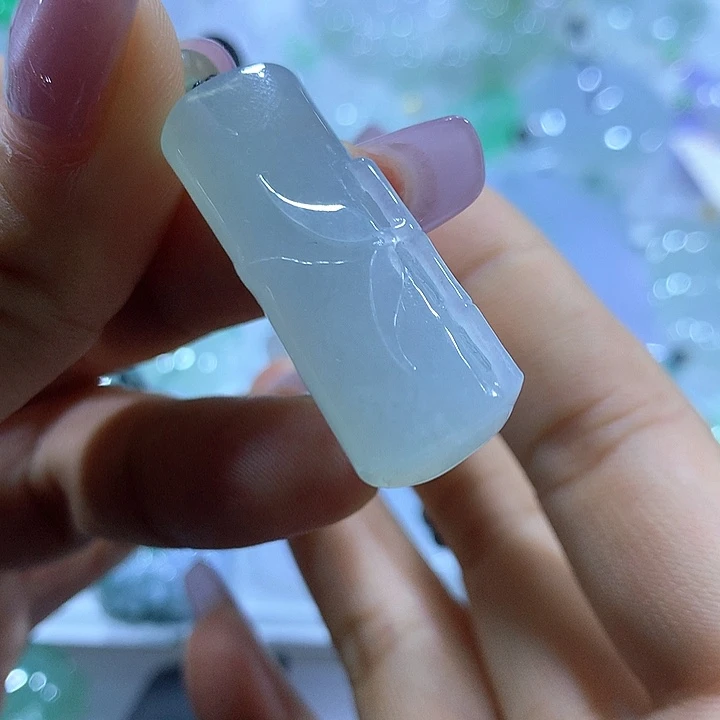 翡翠未镶嵌颈饰天然翡翠A货吊坠