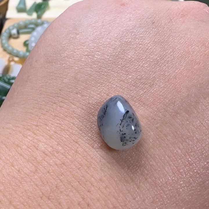 张***墨颈饰未镶嵌和田玉